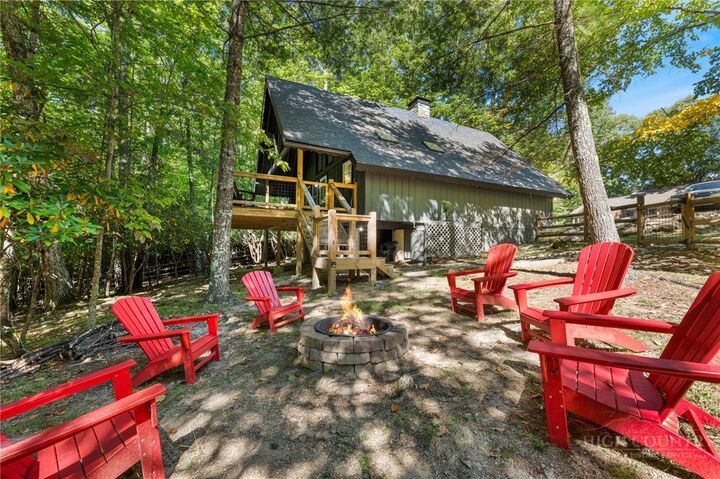 Property Photo:  707 Pine Ridge Road  NC 28604 