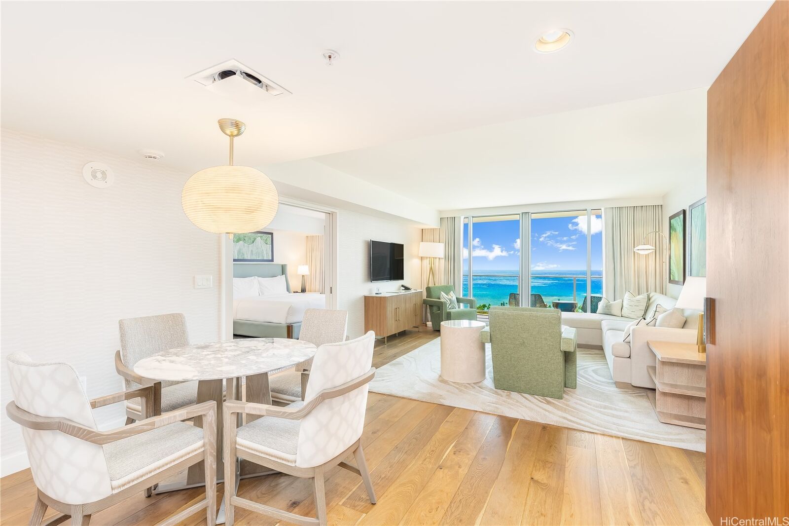 Property Photo:  383 Kalaimoku Street E2905  HI 96815 