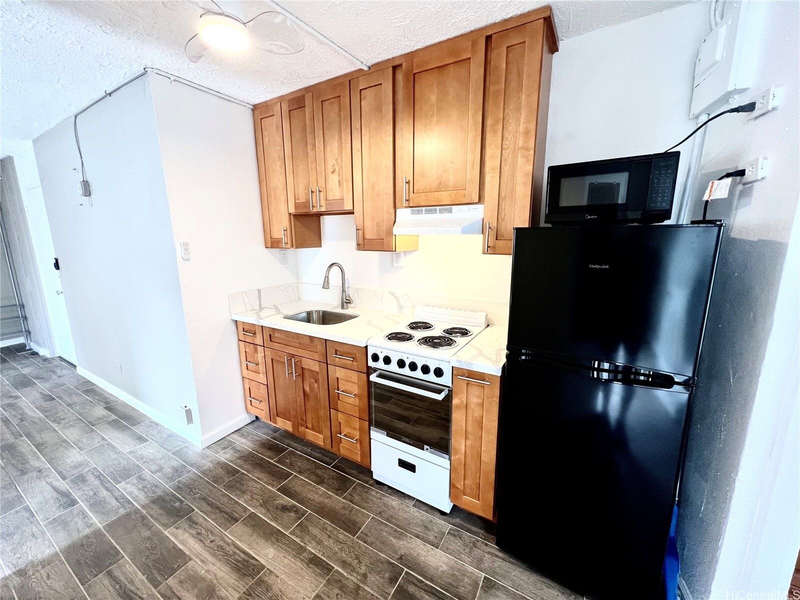 Property Photo:  417 Namahana Street 17  HI 96815 