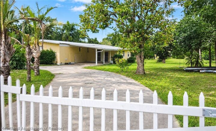 Property Photo: 18 Recreation Drive FL 33960