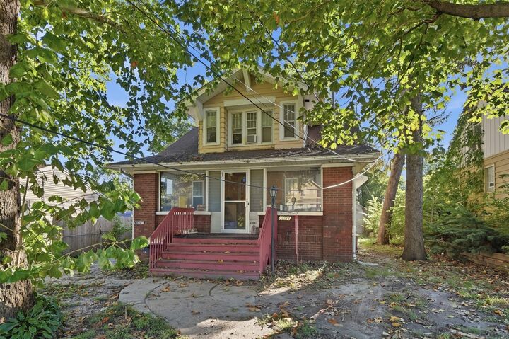 Property Photo:  4021 6th Avenue  IA 50313 
