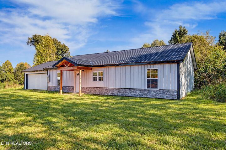 Property Photo: 367 N Fork Rd TN 37354