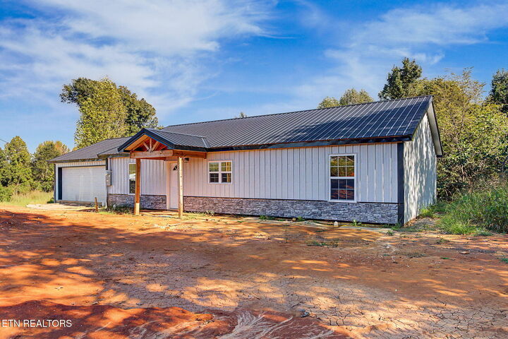 Property Photo:  367 N Fork Rd  TN 37354 