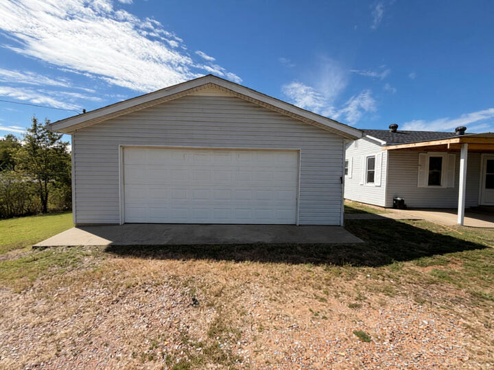 Property Photo:  4913 State Route 121 S  KY 42066 