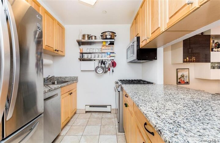 Property Photo:  3800 Blackstone Avenue 2S  NY 10463 