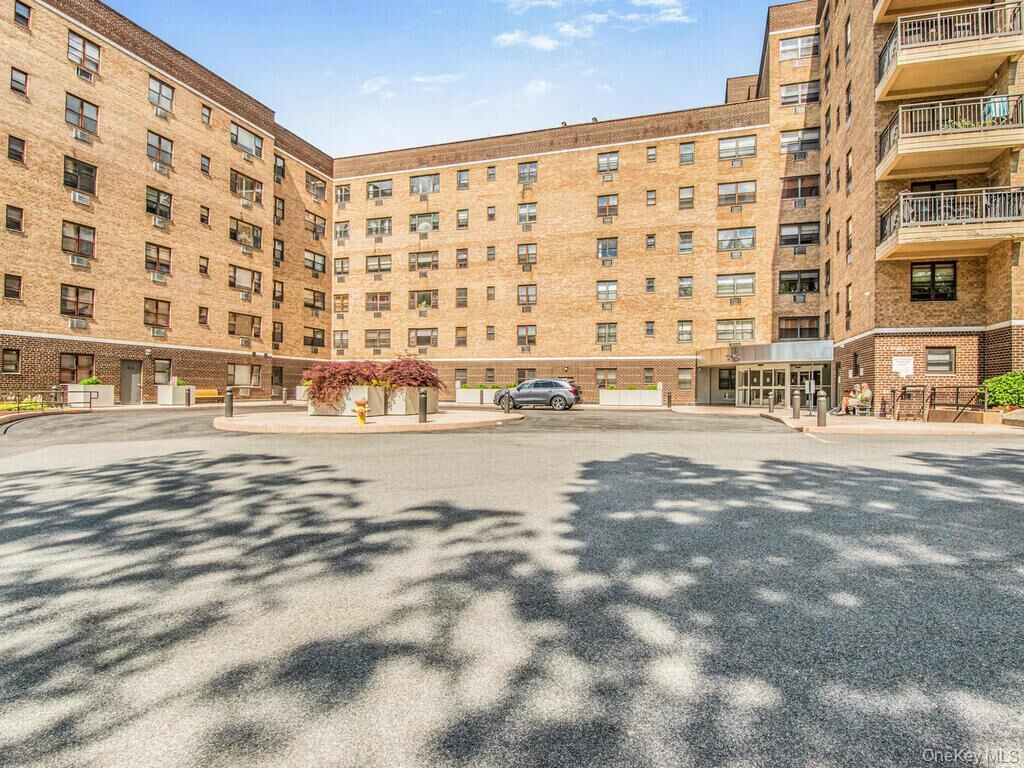 Property Photo:  505 Central Avenue 305  NY 10606 