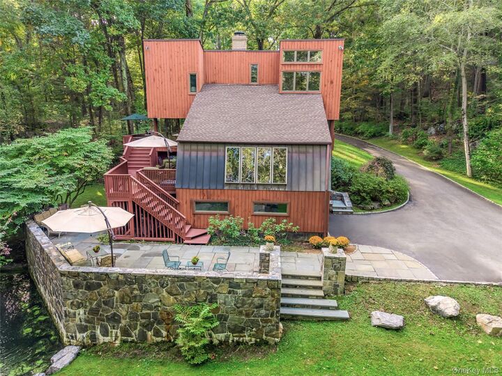 Property Photo: 7 Cabin Ridge Road NY 10514