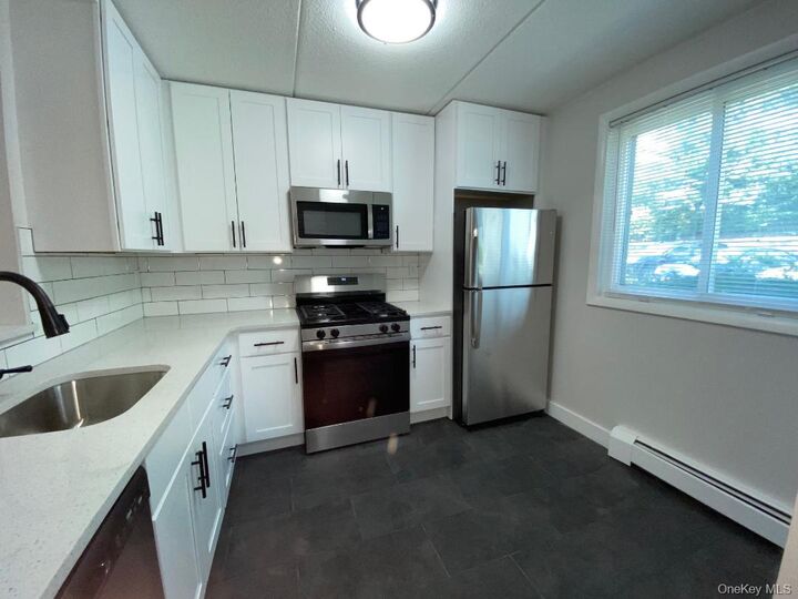 Property Photo: 85 N Middletown Road E2 NY 10954