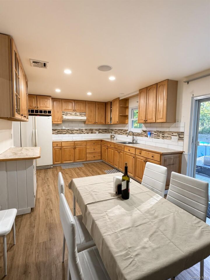 Property Photo:  531 Brookhaven Avenue  NY 11901 