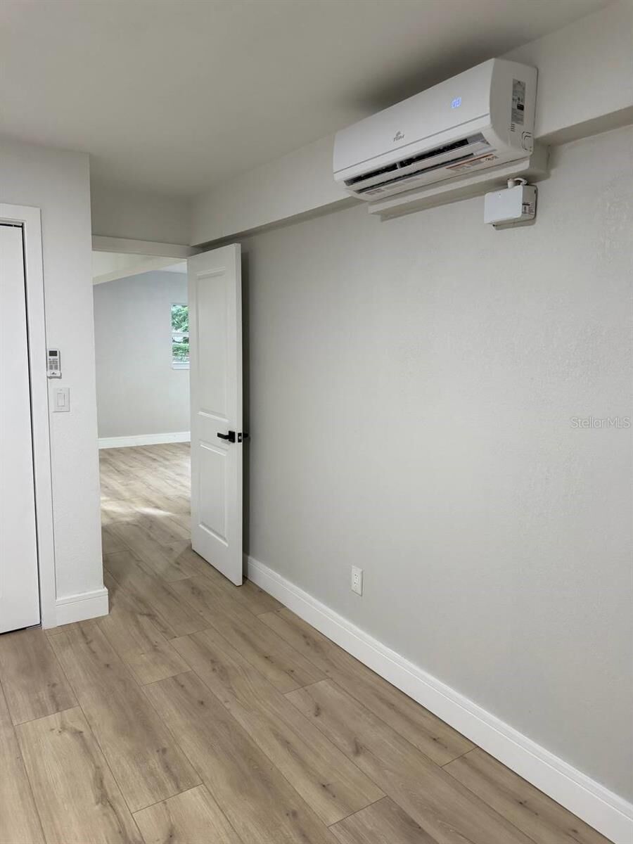 Property Photo:  924 Valmar St  FL 33511 