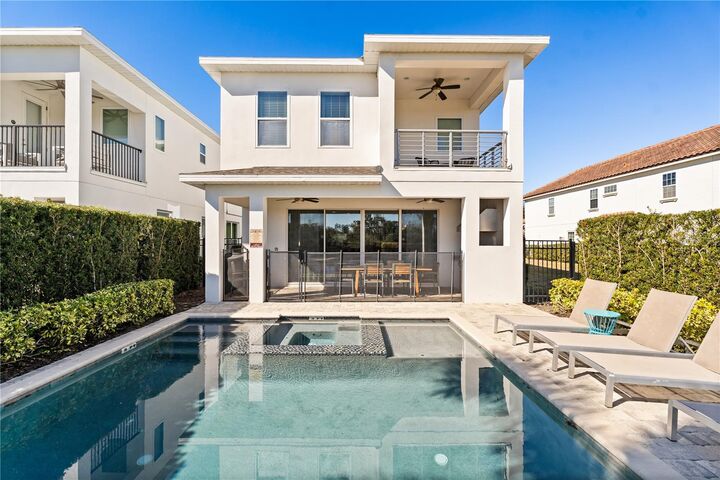 Property Photo: 1113 Castle Pines Court FL 34747