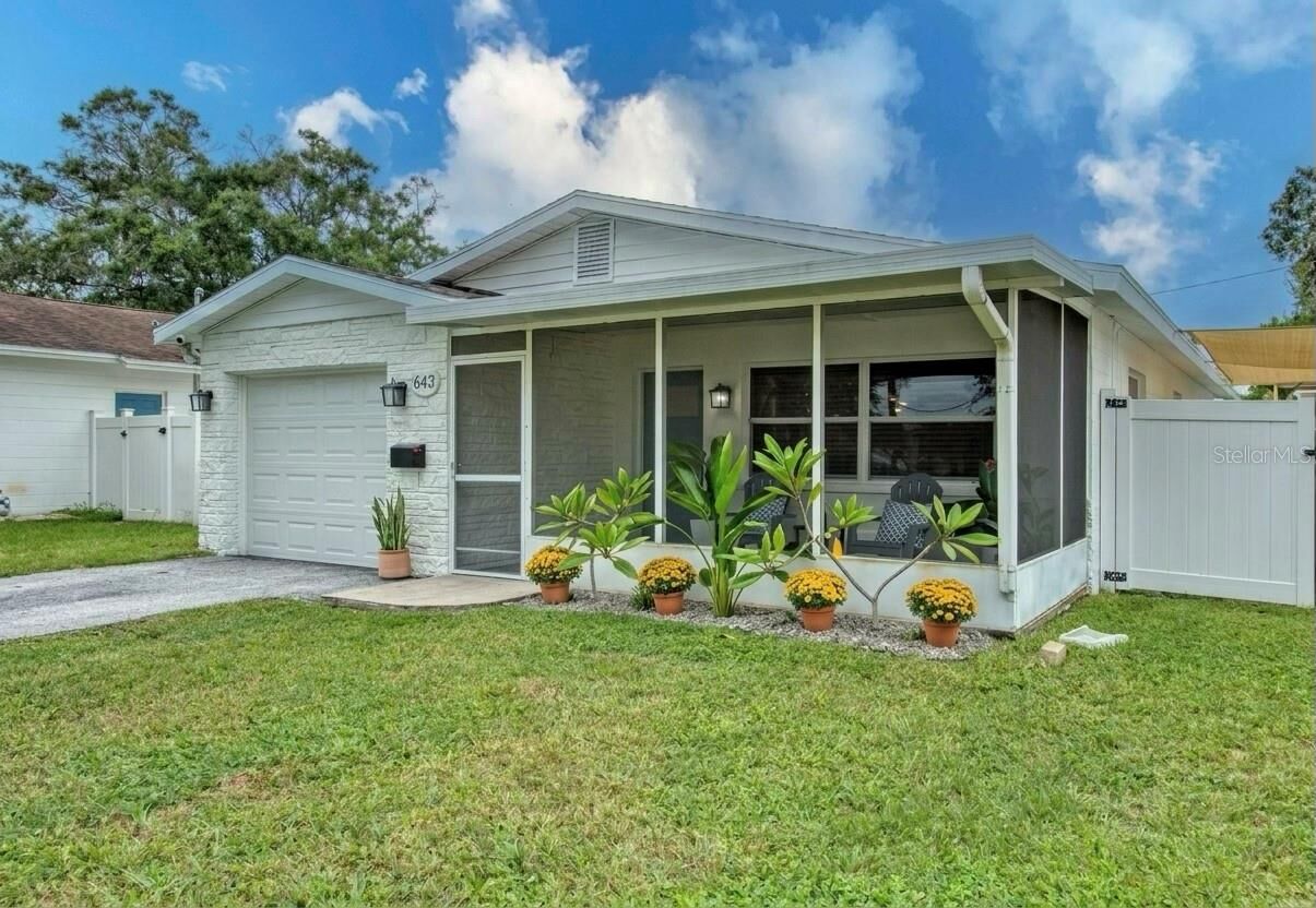 Property Photo: 643 Southwest Boulevard N FL 33703