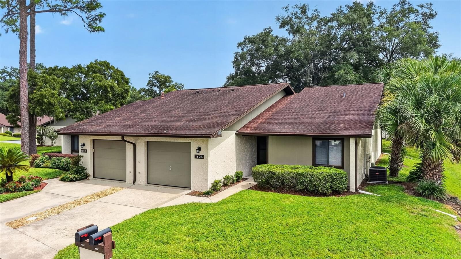 Property Photo: 1605 NE 37th Avenue FL 34470