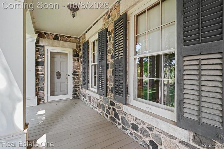 Property Photo:  2360 Lone Tree Road  MI 48380 2114 