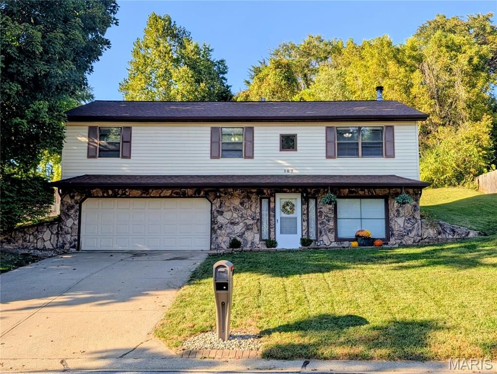 Property Photo:  107 Schiller Drive  IL 62234 
