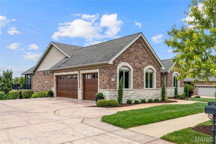 Property Photo: 320 Wythe House Court MO 63141