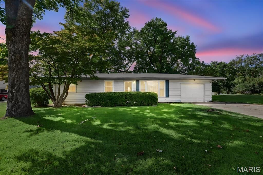 Property Photo:  211 Edding Lane  IL 62208 