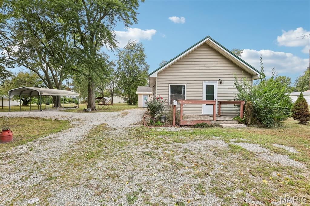 Property Photo:  315 S Clinton Street  IL 62056 