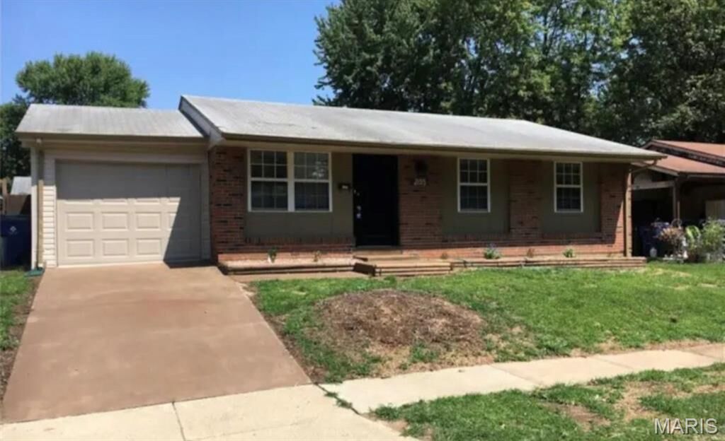 Property Photo:  2155 Kingsford Drive  MO 63031 