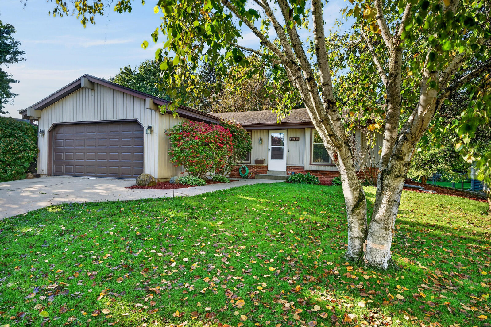 Property Photo: 1616 Haymarket Rd WI 53189