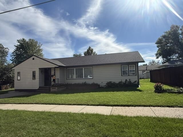 Property Photo:  2215 5th Ave NW  ND 58703 