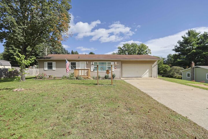 Property Photo:  1319 Cedarhurst Road  MI 49120 