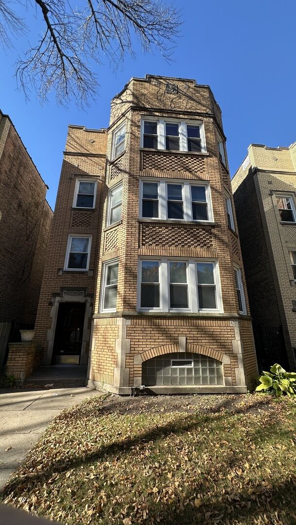 Property Photo: 5530 N Artesian Avenue 2 IL 60625