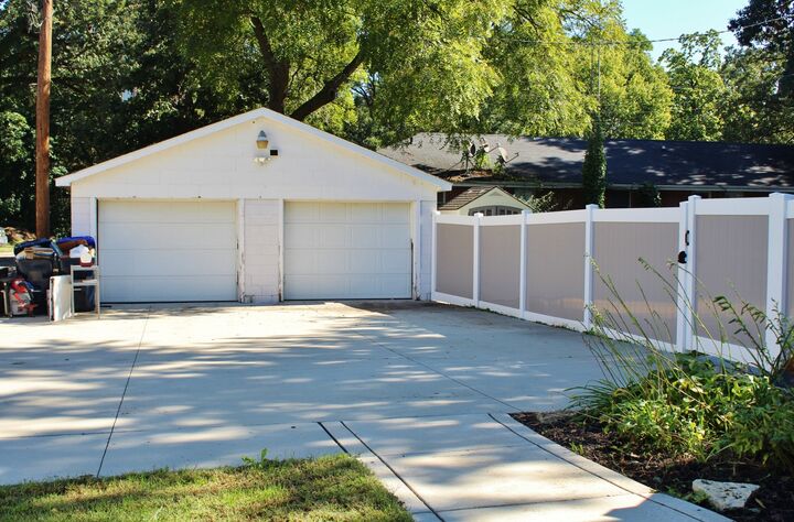Property Photo:  209 N McIntyre Street  IL 60481 