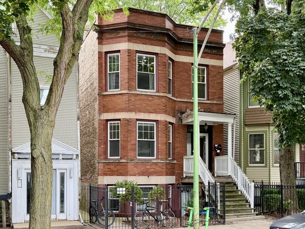 Property Photo:  3446 N Bell Avenue 1  IL 60618 