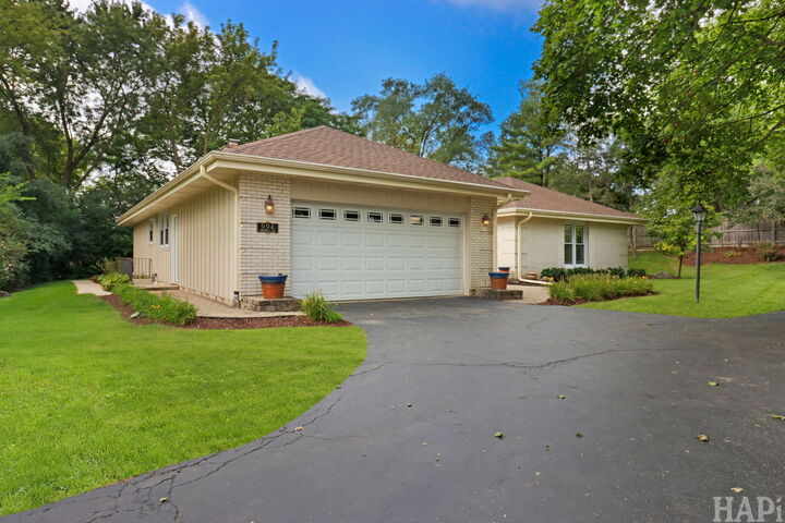 Property Photo:  994 Commonwealth Court  IL 60010 