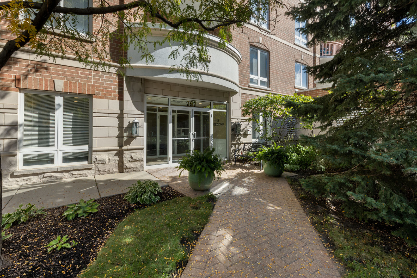 Property Photo: 787 Graceland Avenue 501 IL 60016