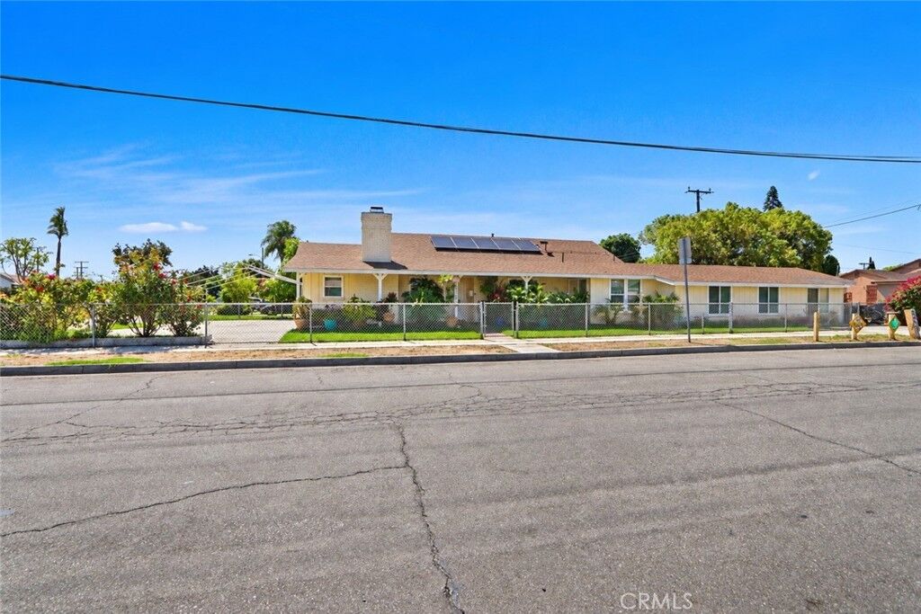 Property Photo:  1220 E Caldwell St  CA 90221 