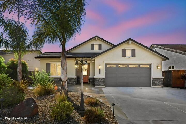 Property Photo:  