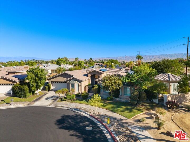 Property Photo:  8 Dickens Court  CA 92270 