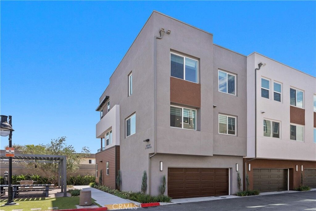 Property Photo:  651 S Lyon Street  CA 92705 