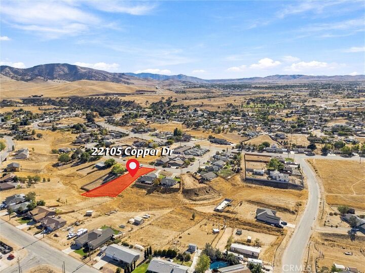 Property Photo:  22105 Copper Dr,  CA 93561 