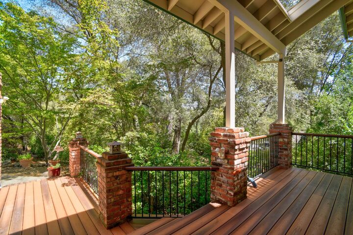 Property Photo: 2547 Lakeridge Oaks Drive CA 95762