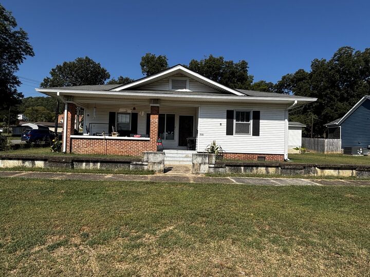 Property Photo: 1018 Elm Avenue TN 37380