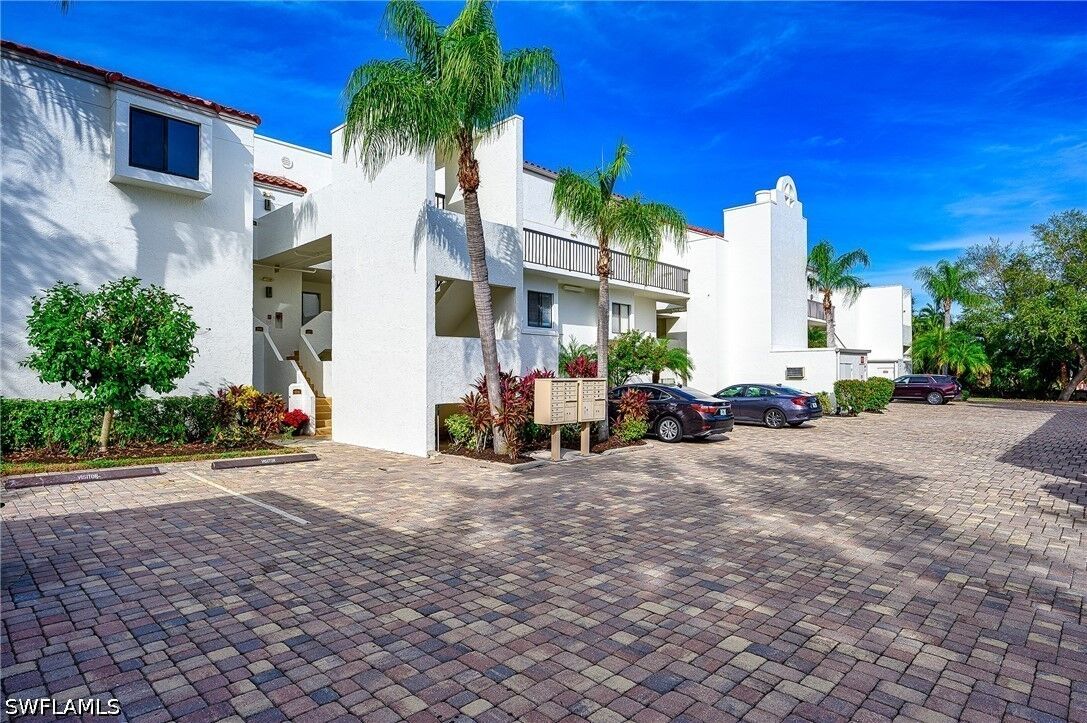 Property Photo: 586 Beachwalk Circle O206 FL 34108