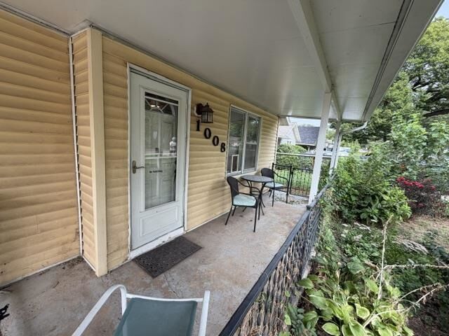Property Photo:  1008 N Ash  OK 74601 