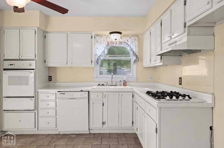 Property Photo:  206 Maurita Street  AR 72401 