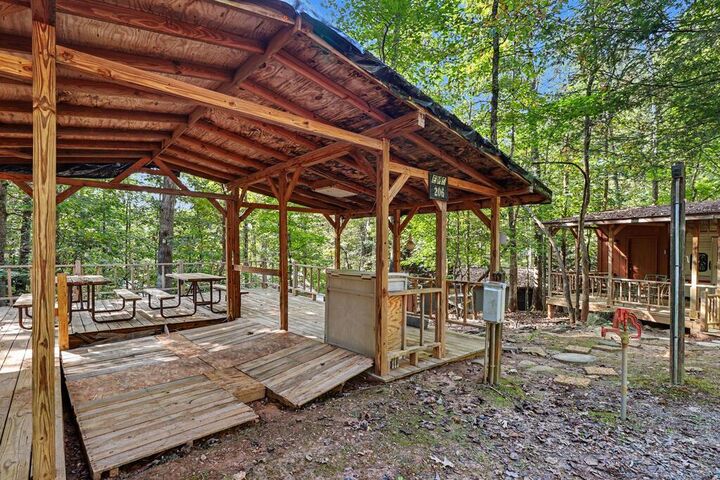 Property Photo:  206 13th Street  GA 30540 