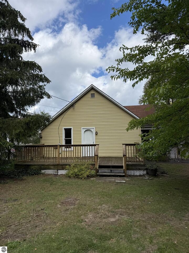 Property Photo:  932 E State Street  MI 49686 