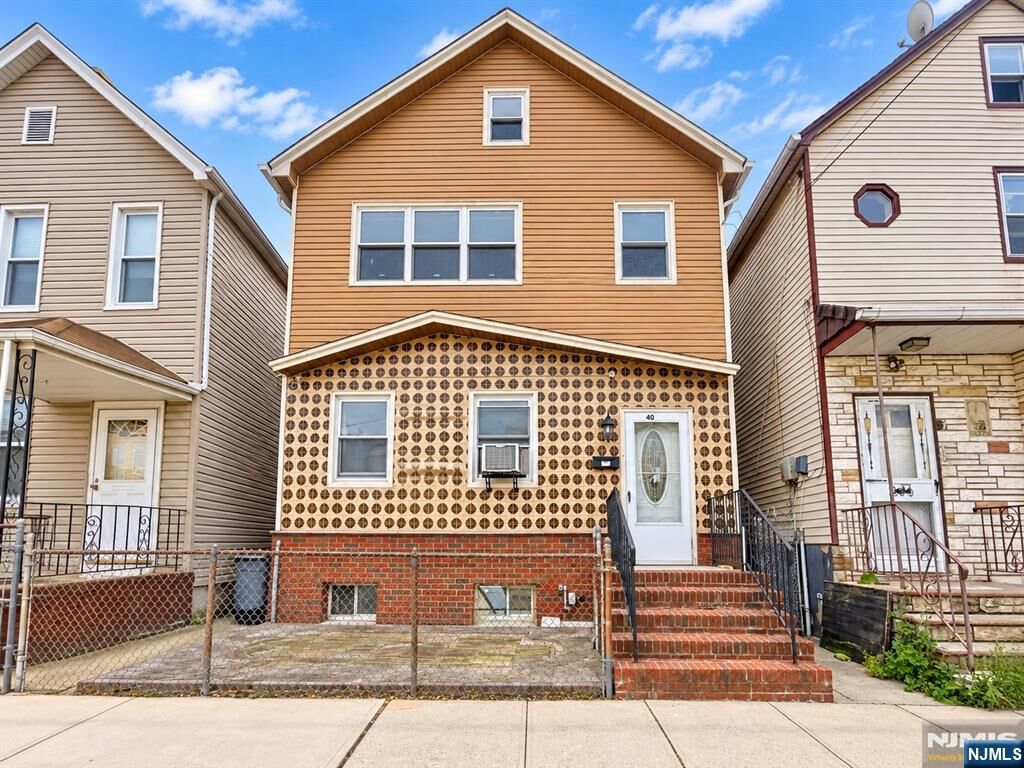 Property Photo:  40 Searing Avenue 1  NJ 07029 