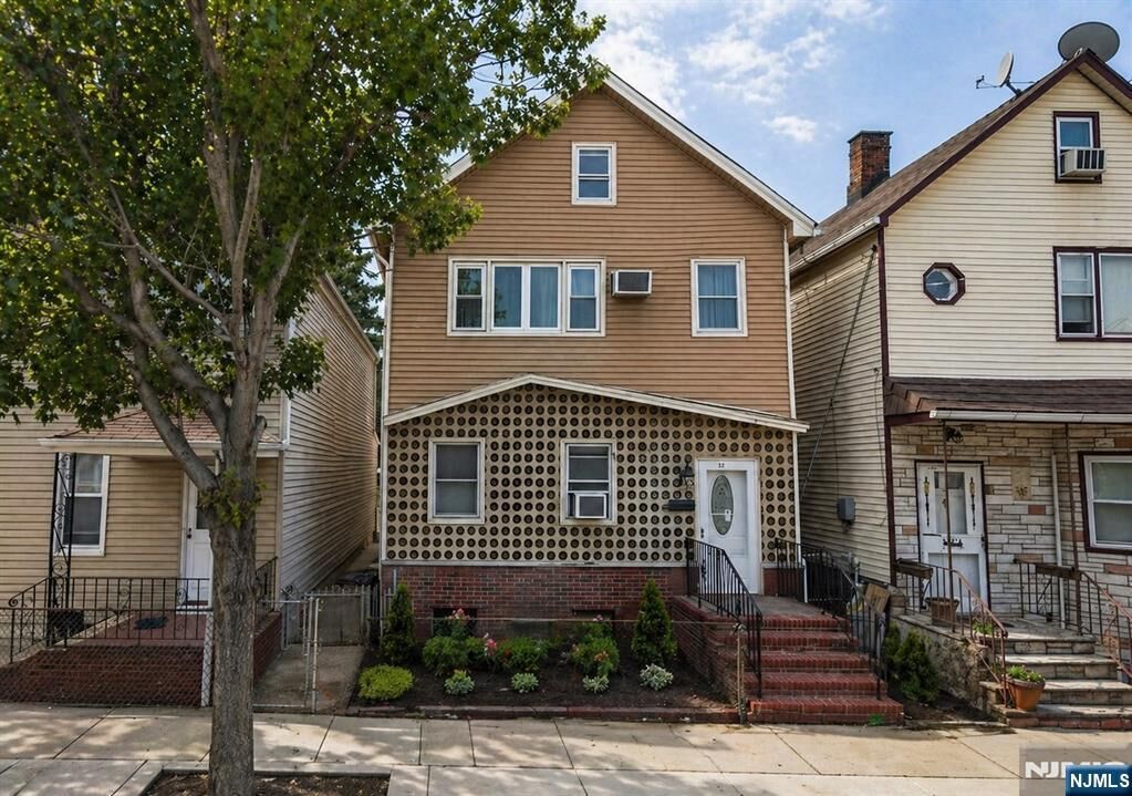 Property Photo:  40 Searing Avenue 2  NJ 07029 