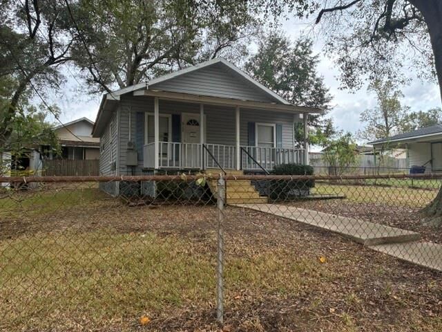 Property Photo:  917 S. Elm Street  LA 71247 