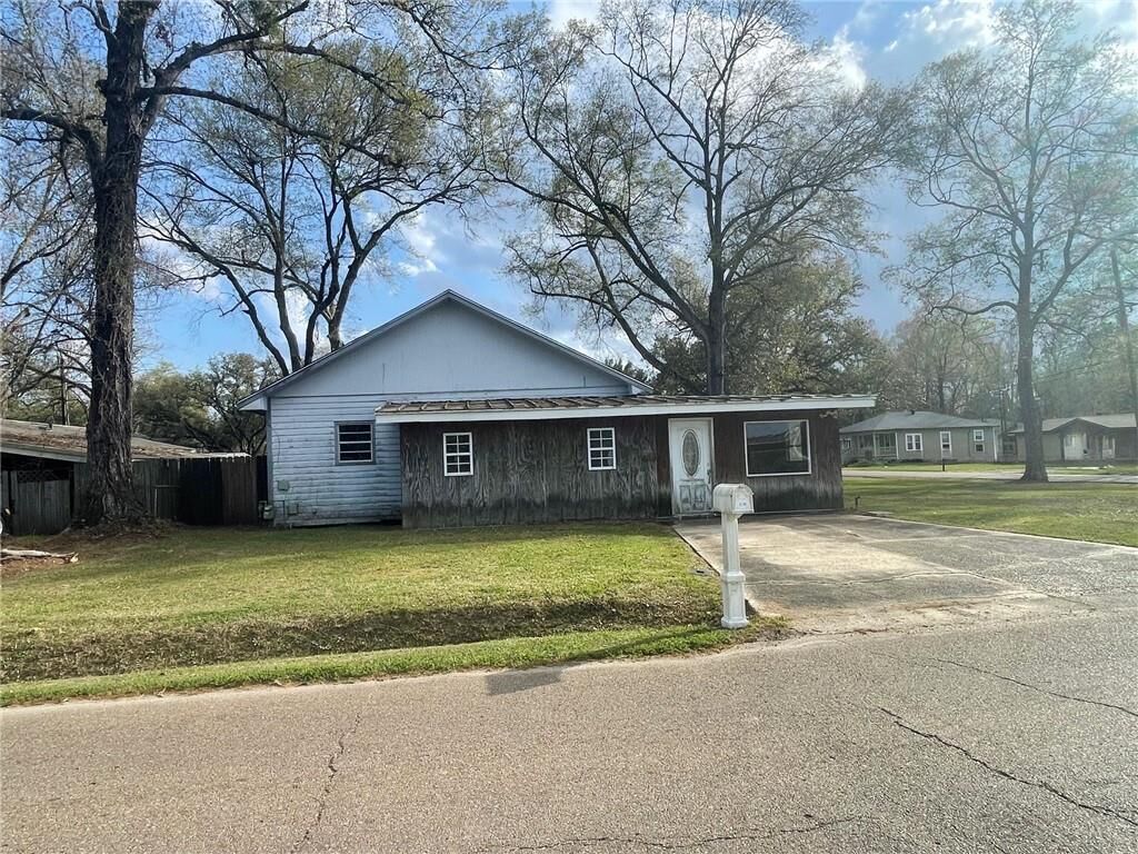 Property Photo:  579 W McClellan Street  LA 70454 