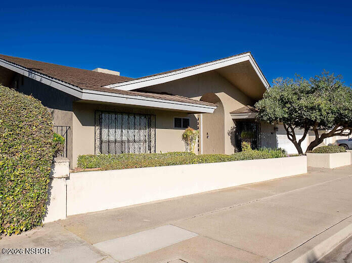 Property Photo: 2889 Lorencita Drive CA 93455