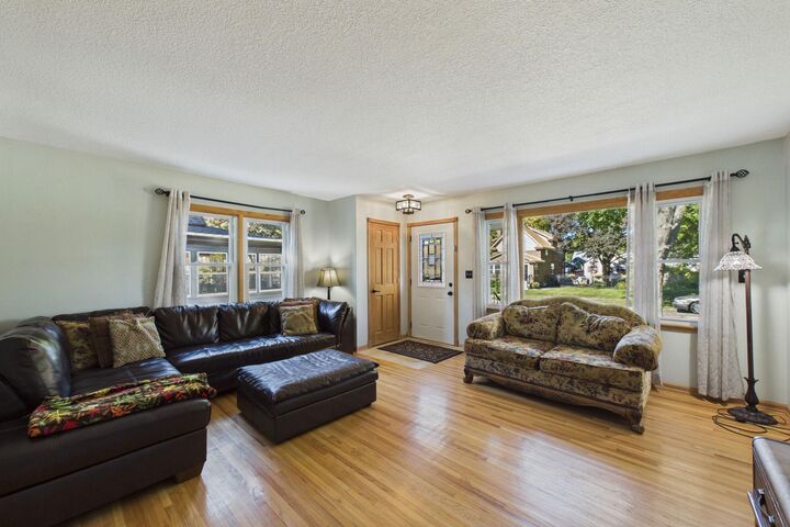 Property Photo: 186 Hurley Street E MN 55118