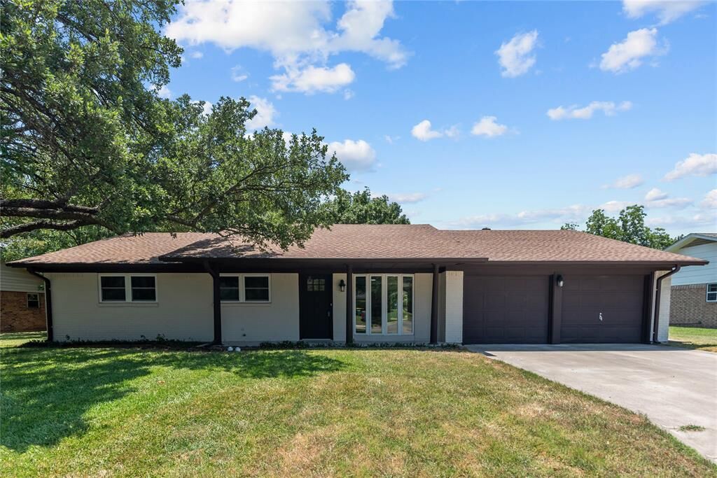 Property Photo:  2008 Maplewood Drive  TX 76240 
